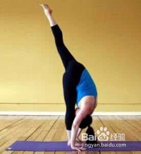 教你几个瑜伽动作瘦成小蛮腰