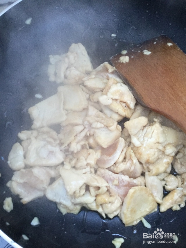 青蒜腐竹烧肉的做法