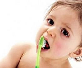宝宝要多大才使用牙膏