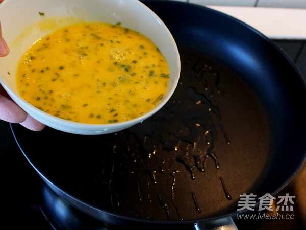 三文鱼炒鸡蛋三明治