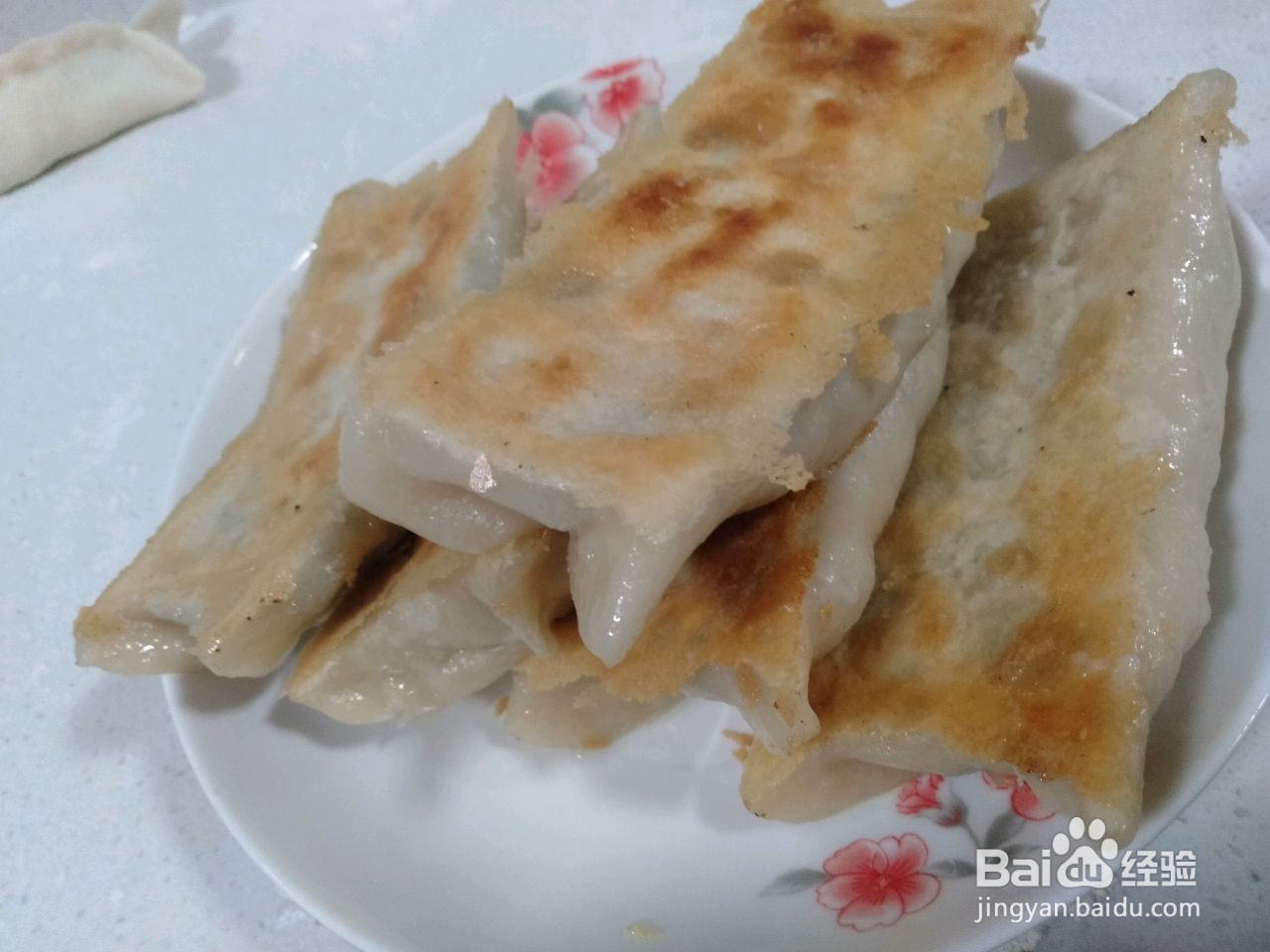 鸡蛋韭菜盒子家常的做法