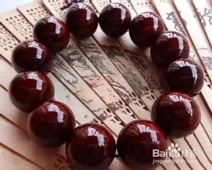 小叶紫檀手链怎么盘 把玩小叶紫檀手串的方法