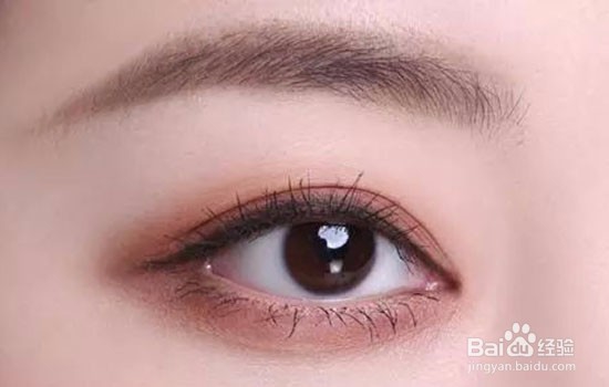 奶茶色眼影怎么画 冬日的斩男妆