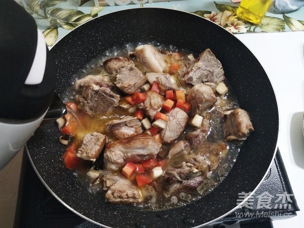 电饭煲蔬菜排骨焖饭