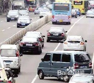 开车上路,如何防止被追尾