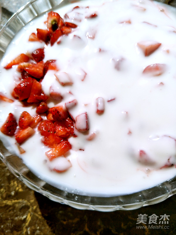 酸奶草莓冰淇淋