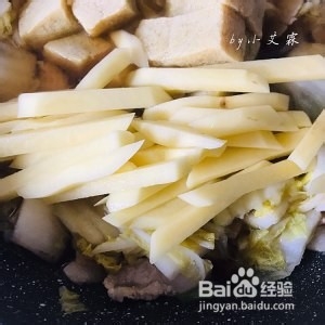 食补佳品白菜五花肉炖冻豆腐