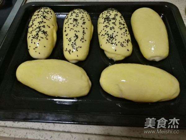 肉松沙拉面包