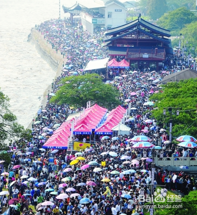 国庆节假日期间旅游在景区滞留怎么办？