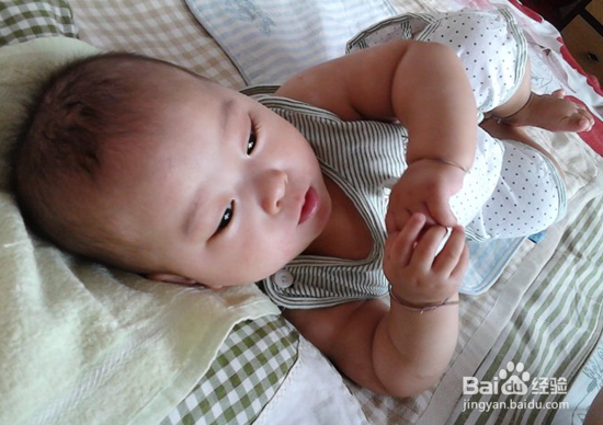 小孩发高烧怎么办？