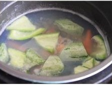 黄豆鼠瓜蛤蜊汤