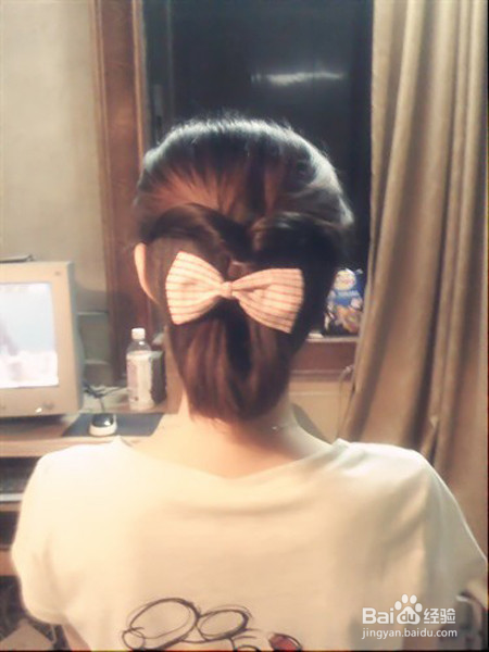 女生应该如何盘发带头饰?