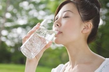 如何喝水最健康