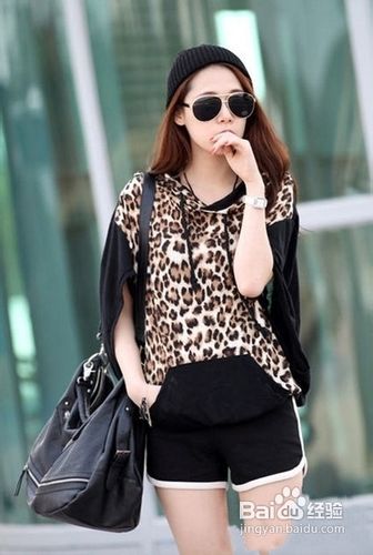 微胖女孩穿衣搭配 个性卫衣潮搭显瘦