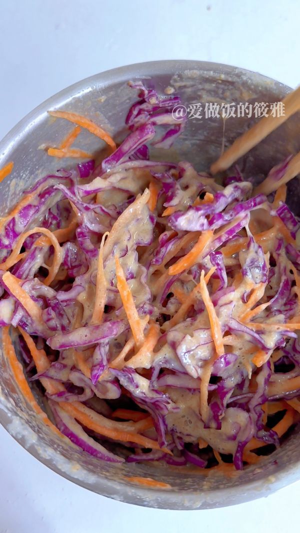 低卡营养早餐紫甘蓝全麦蔬菜煎饼