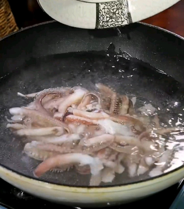 特色干煸鱿鱼须