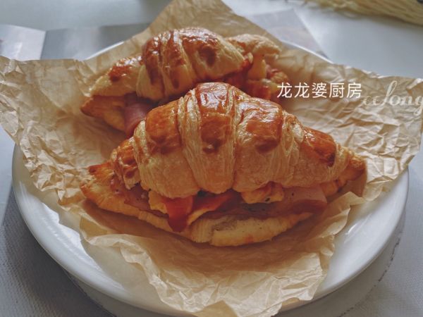 【培根可颂三明治】