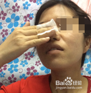 怎么用化妆棉抹化妆水爽肤水柔肤水