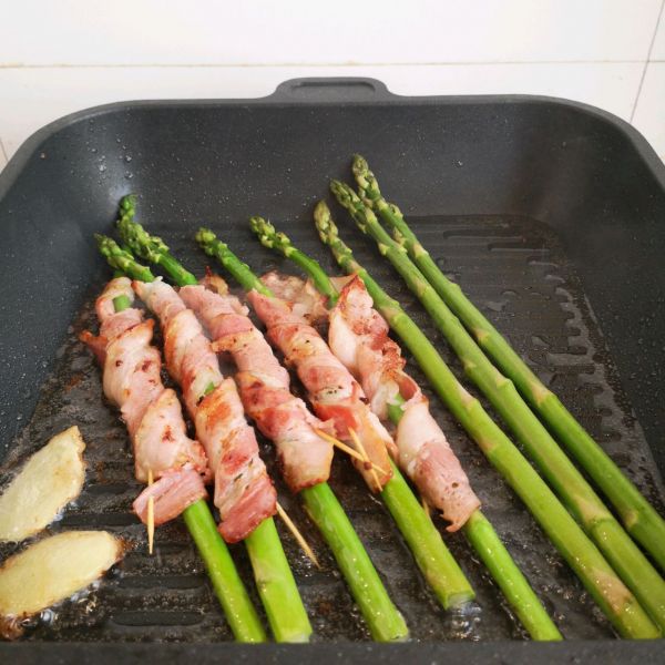 香煎培根芦笋卷