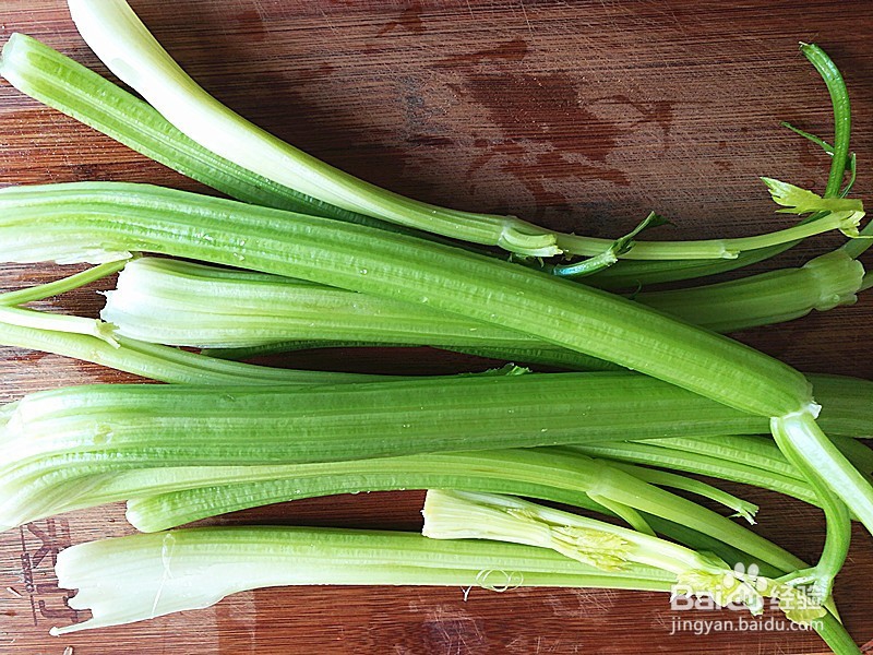 怎么做黑豆腐干炒芹菜
