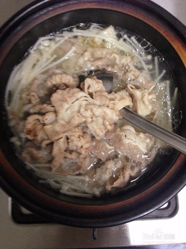 小朋友很爱吃的金针菇肥牛汤