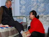给老人洗脚应注意什么