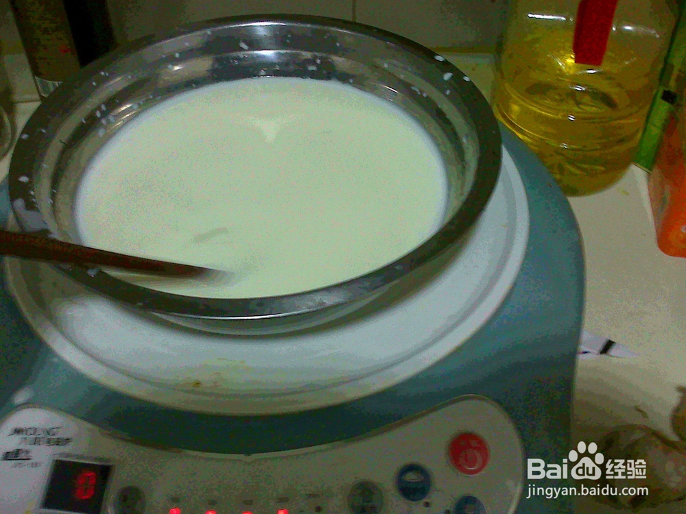 老年人怎样煮大袋牛奶不溢出锅