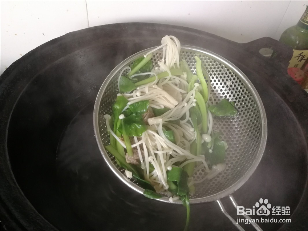 瘦肉丁黄瓜丝拌面