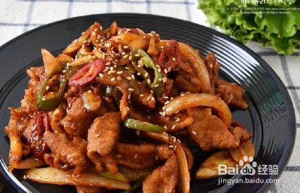 洋葱炒五花肉的做法