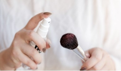 实用扫盲︱阿泰哥跨境购教你正确清洁化妆刷