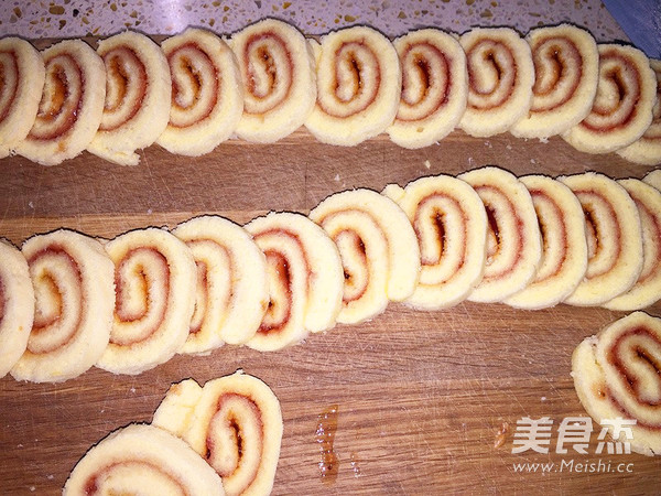 草莓卷奶酪慕斯蛋糕