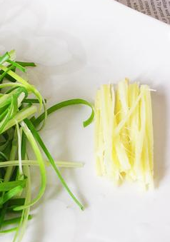 盛夏肥美时节——芫爆鱿鱼卷