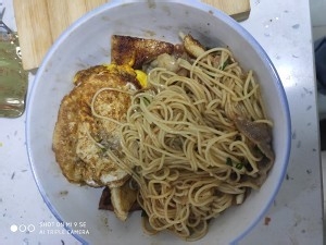 好吃的蒜香肥牛面