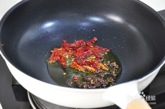 如何做干煸肉丝芹菜？