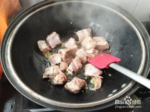 如何制作酸菜烩排骨