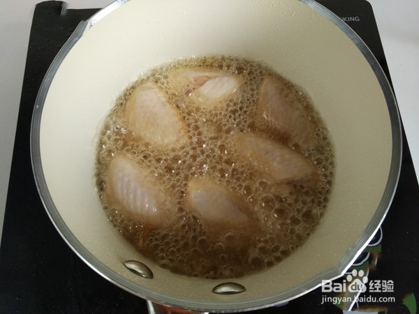 如何在家就能做一份美味好吃的川味干锅鸡翅呢