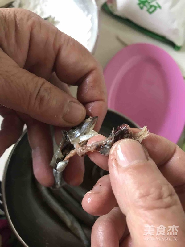 香煎多春鱼的做法