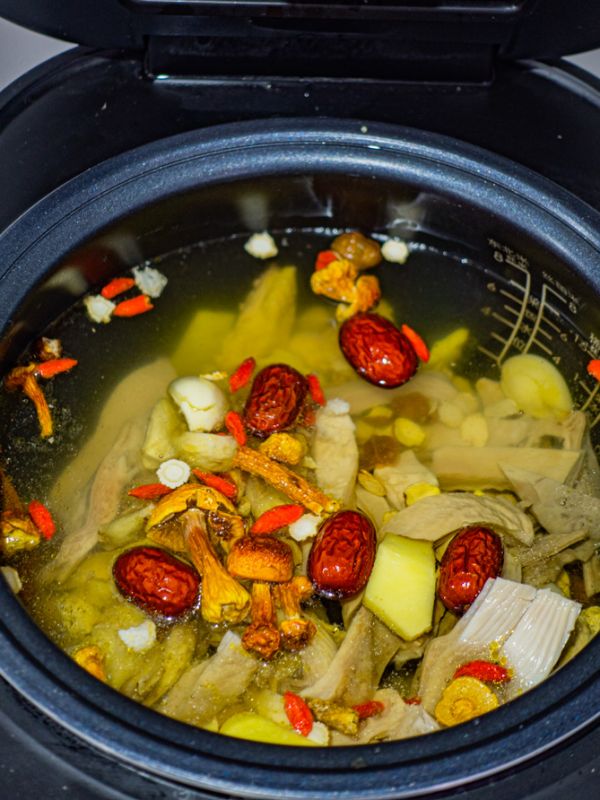 奶香椰汁猪肚鸡汤