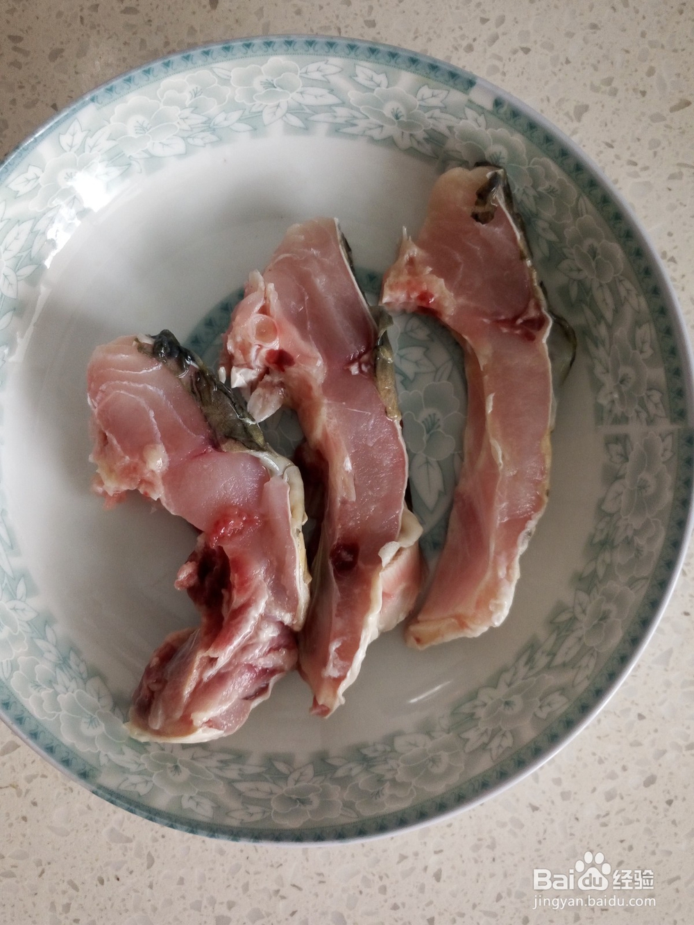 怎样做家常香酥红烧鱼？让孩子吃饭更香