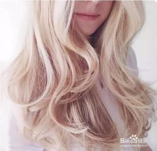 一招就能轻松搞定的超自然的卷发教程