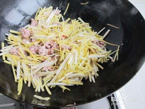 韭黄炒肉末做法