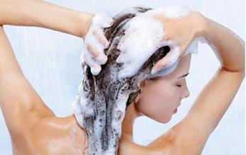 日常如何改善保养干枯的头发