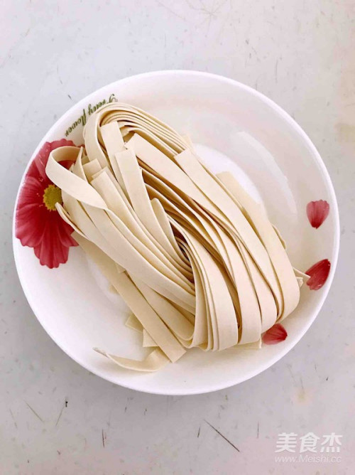 鲜虾菜心刀削面