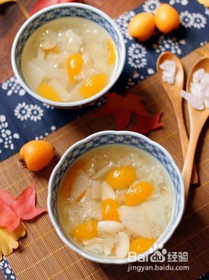 枇杷雪梨百合银耳汤
