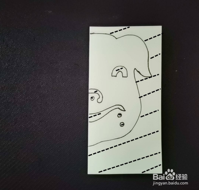 如何用彩色纸剪出猪的头部