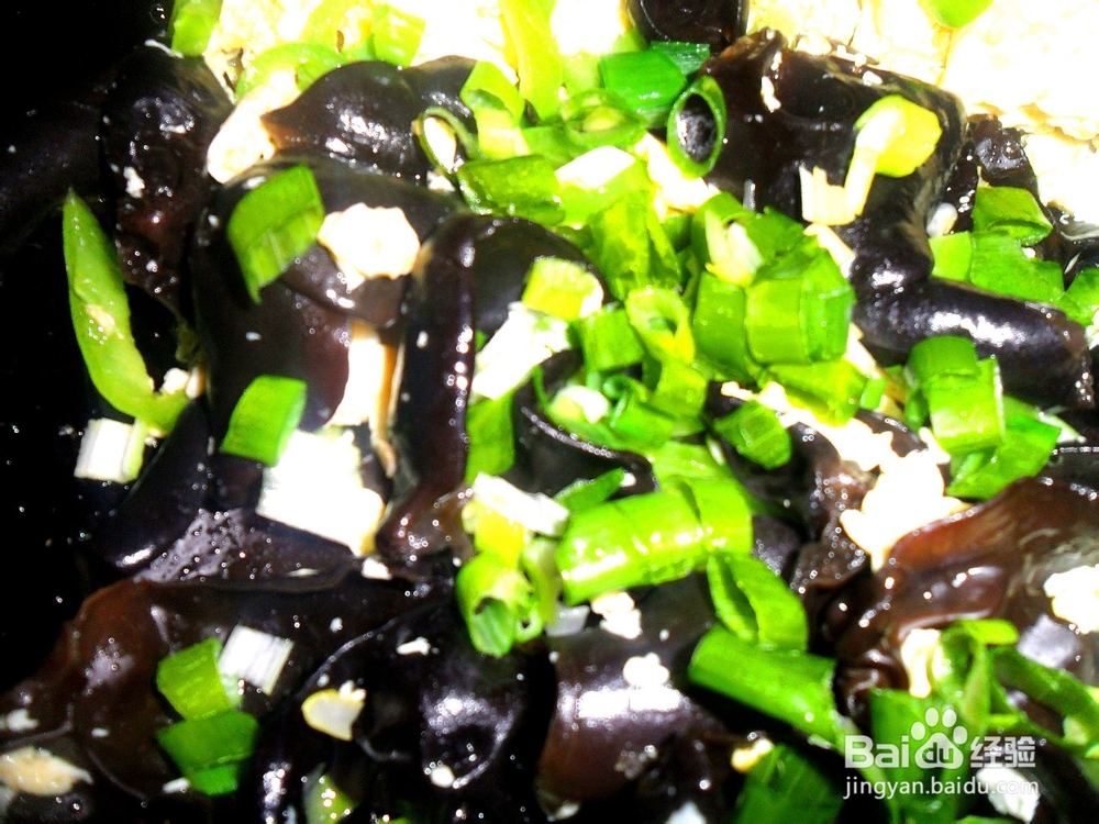 家常饭菜随意做——青椒木耳炒鸡蛋