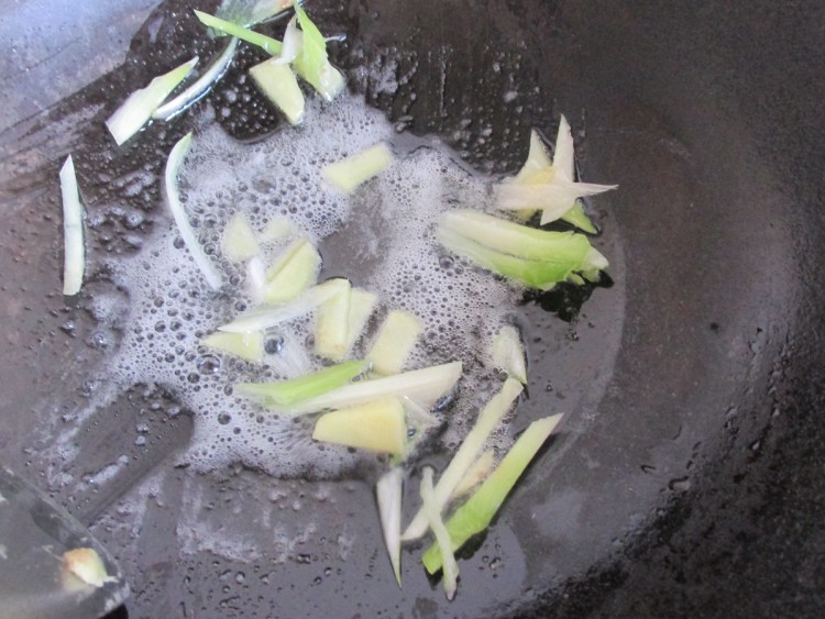 素炒莲藕的做法 ,这样的家常菜等着你来做!