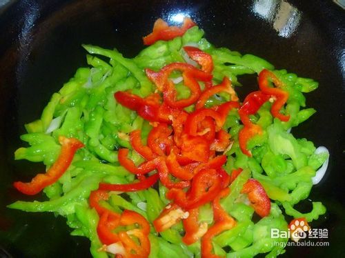 彩椒苦瓜炒鸡蛋
