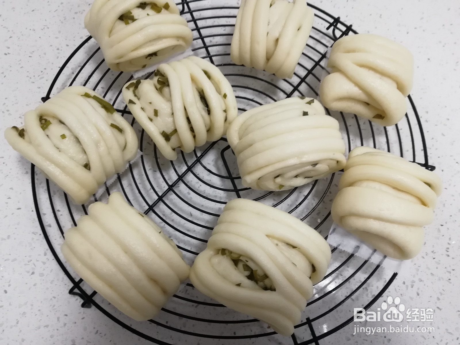 一次发酵的葱油花卷的做法