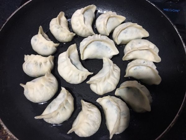 韭菜鸡蛋素锅贴